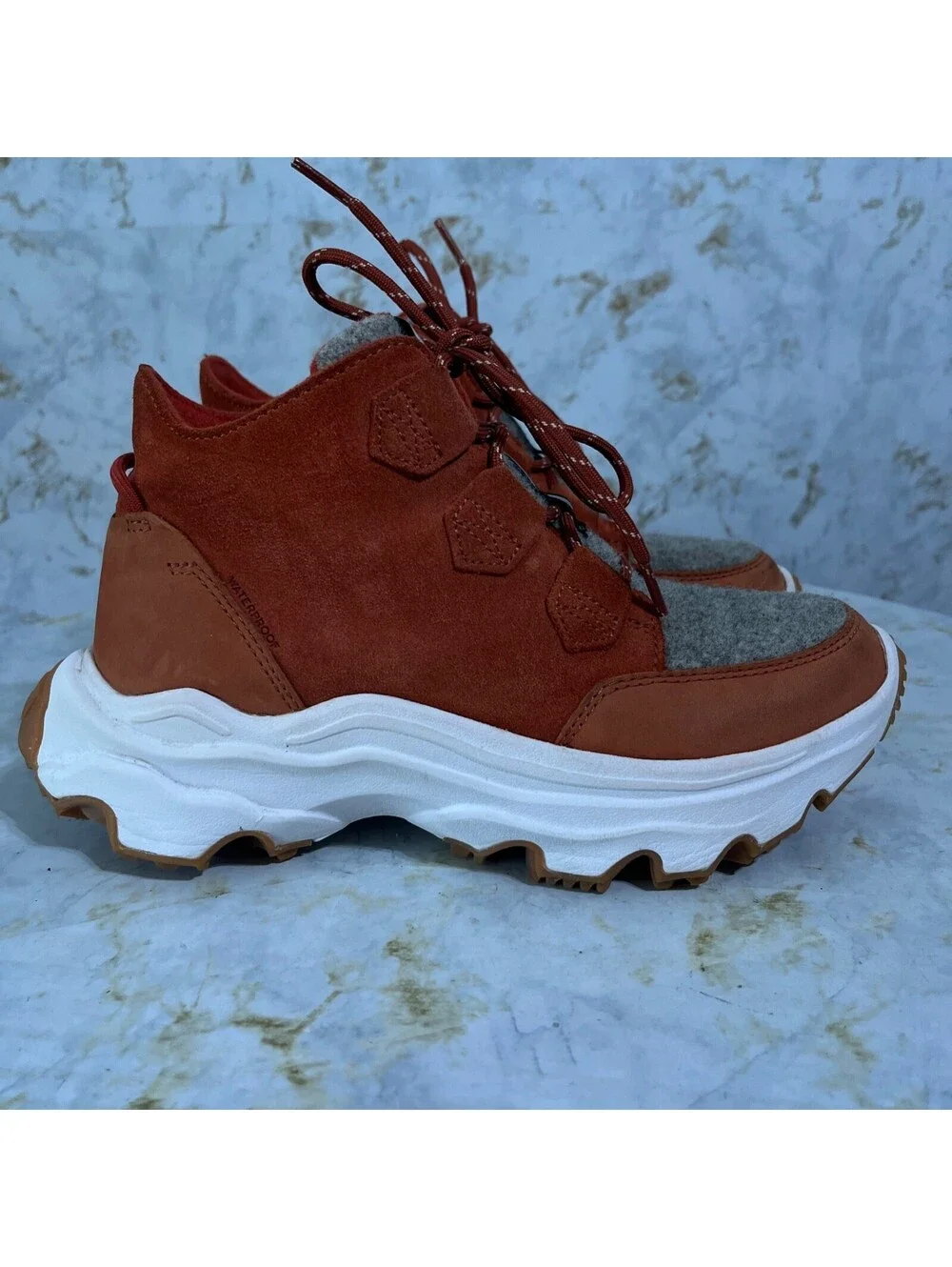 Sorel Kinetic Breakthru Women's Size 7 Shoes Red Gray Suede Outdoor Hiking Boots